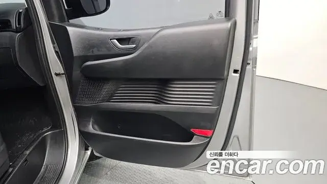 Hyundai Staria 2024 — Photo 15/30