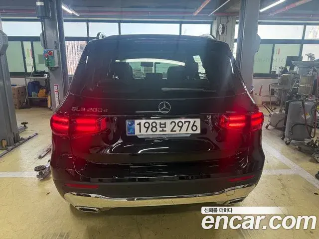 Mercedes-Benz GLB-Class 2025 — Photo 3/10