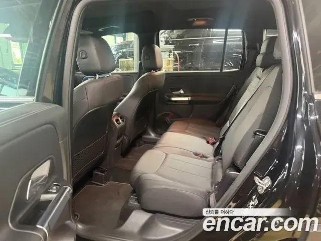 Mercedes-Benz GLB-Class 2025 — Photo 6/10