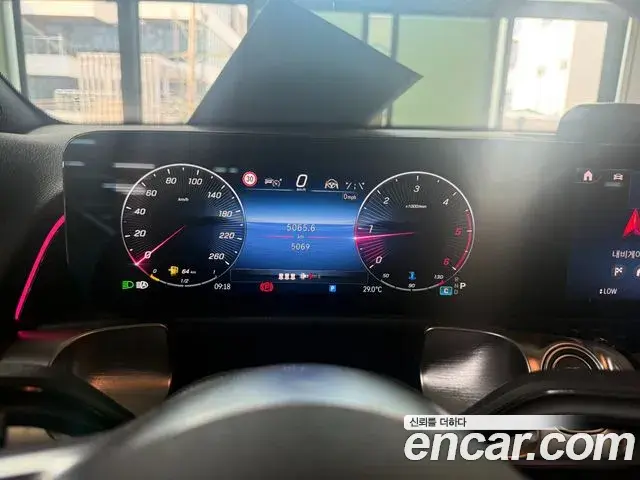Mercedes-Benz GLB-Class 2025 — Photo 7/10