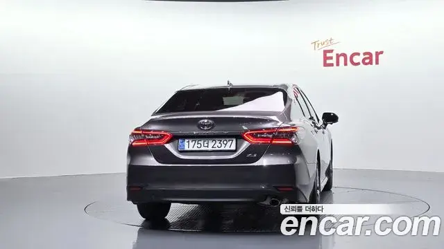 Toyota Camry 2024 — Şəkil 21/33