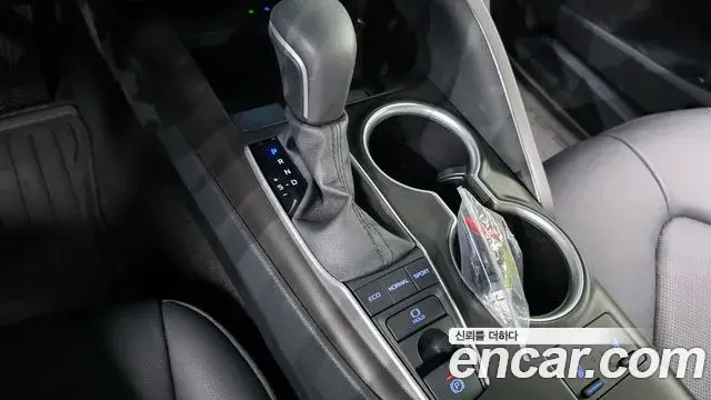 Toyota Camry 2024 — Şəkil 17/33
