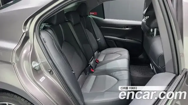 Toyota Camry 2024 — Şəkil 2/33