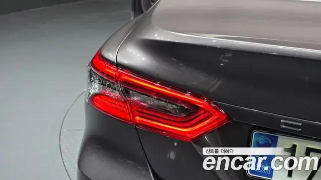 Toyota Camry 2024 — Şəkil 6/33
