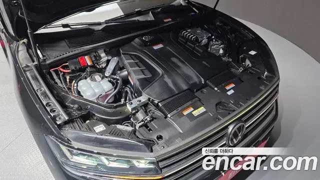 Volkswagen Touareg 2024 — ფოტო 23/34
