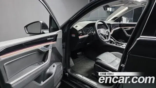 Volkswagen Touareg 2024 — ფოტო 8/34