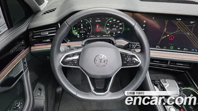 Volkswagen Touareg 2024 — ფოტო 14/34