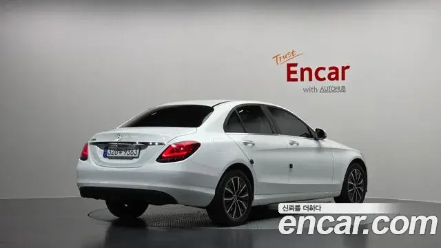 Mercedes-Benz C-Class 2019 — Photo 10/31