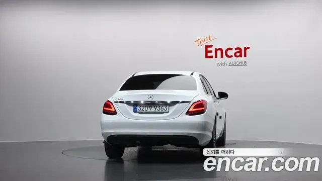 Mercedes-Benz C-Class 2019 — Photo 13/31