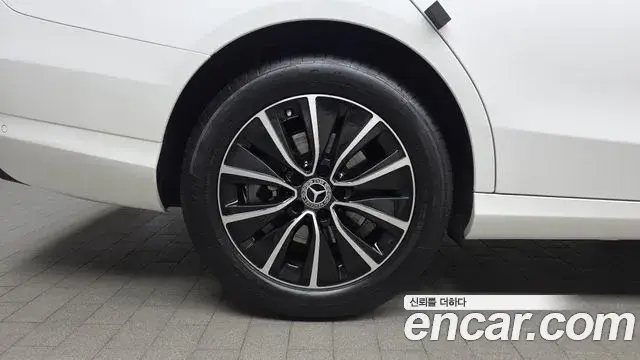 Mercedes-Benz C-Class 2019 — Photo 25/31