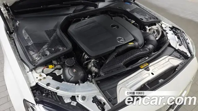 Mercedes-Benz C-Class 2019 — Photo 9/31
