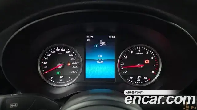 Mercedes-Benz C-Class 2019 — Photo 23/31