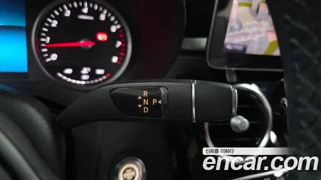 Mercedes-Benz C-Class 2019 — Photo 8/31
