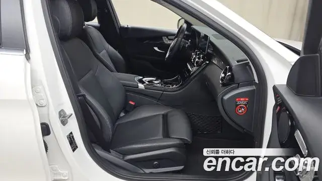 Mercedes-Benz C-Class 2019 — Photo 19/31