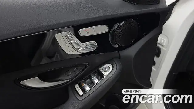 Mercedes-Benz C-Class 2019 — Photo 27/31
