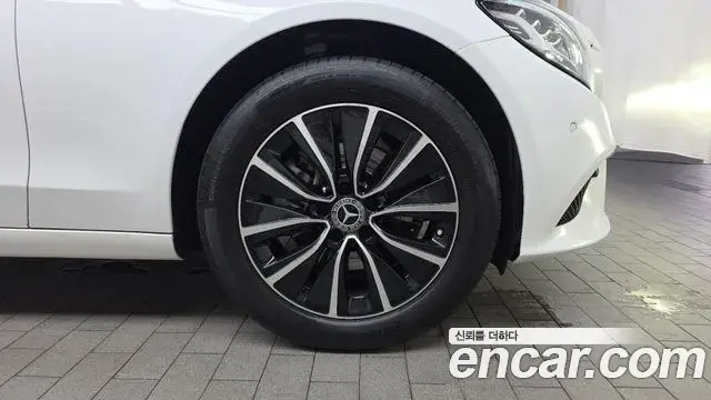 Mercedes-Benz C-Class 2019 — Photo 15/31