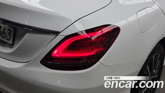 Mercedes-Benz C-Class 2019 — Photo 31/31