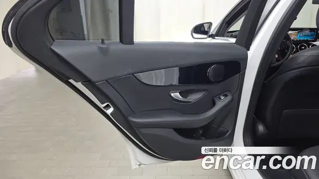 Mercedes-Benz C-Class 2019 — Photo 24/31