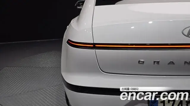 Hyundai Grandeur Hybrid 2023 — Şəkil 18/31