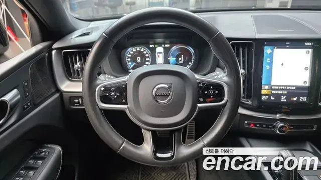 Volvo XC60 2021 — Фото 13/20