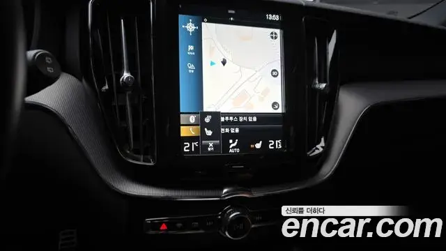 Volvo XC60 2021 — Фото 14/20