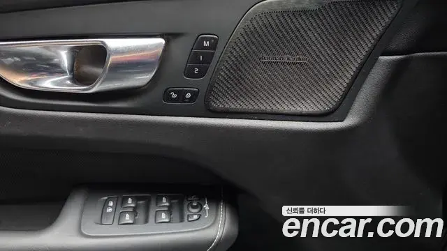 Volvo XC60 2021 — Фото 20/20
