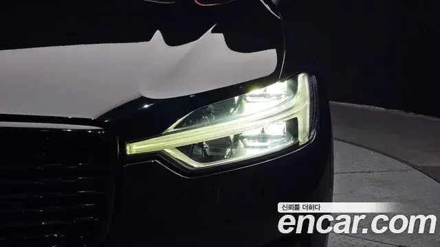 Volvo XC60 2021 — Şəkil 17/30