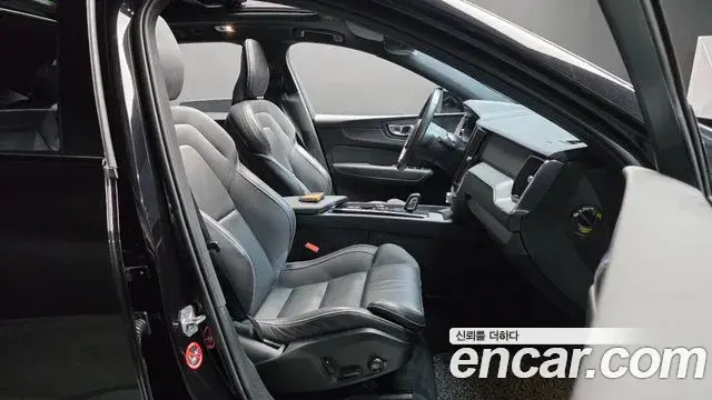 Volvo XC60 2021 — Şəkil 27/30