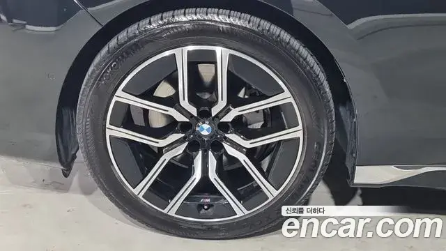 BMW 7 Series 2024 — ფოტო 13/18
