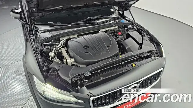 Volvo V60 Cross Country 2021 — Photo 8/34