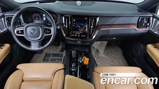 Volvo V60 Cross Country 2021 — Photo 17/34