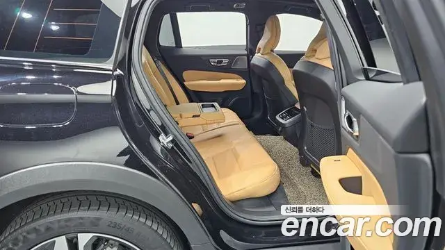 Volvo V60 Cross Country 2021 — Photo 10/34
