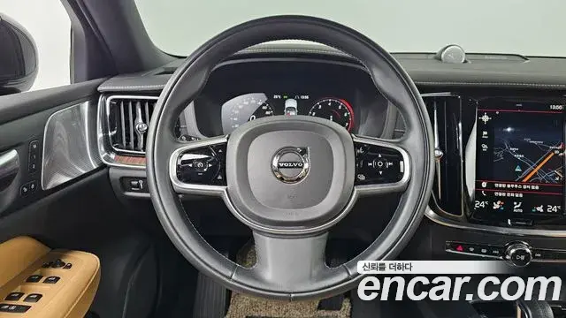 Volvo V60 Cross Country 2021 — Photo 27/34