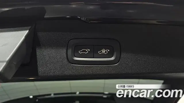 Volvo V60 Cross Country 2021 — Photo 23/34