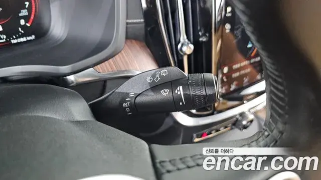 Volvo V60 Cross Country 2021 — Photo 16/34