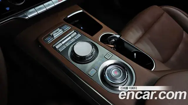 Genesis GV70 2022 — ფოტო 31/33