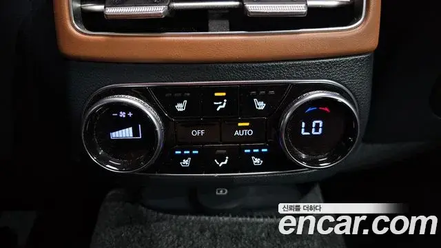 Genesis GV70 2022 — ფოტო 18/33
