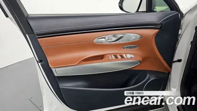 Genesis GV70 2022 — ფოტო 23/33