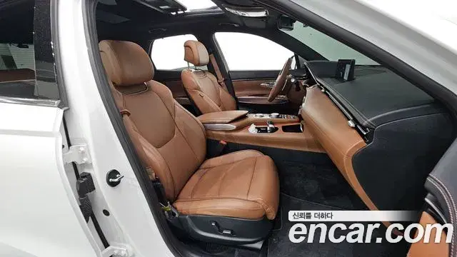 Genesis GV70 2022 — ფოტო 30/33