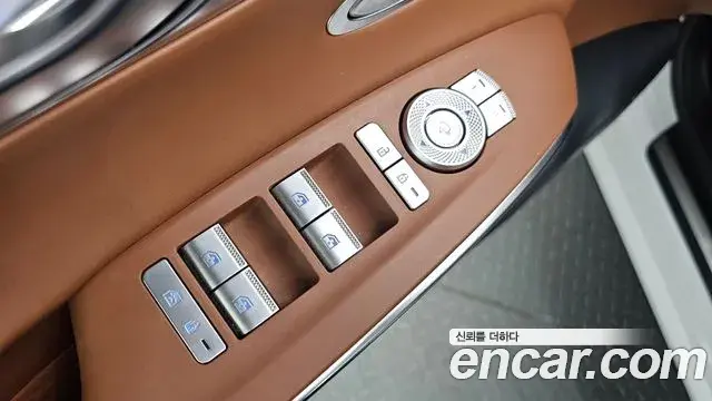 Genesis GV70 2022 — ფოტო 11/33
