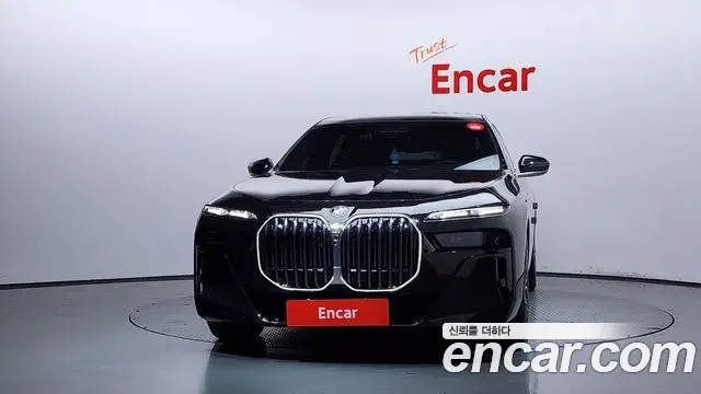 BMW 7 Series 2023 — Photo 20/35
