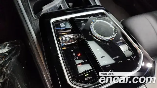 BMW 7 Series 2023 — Photo 28/35
