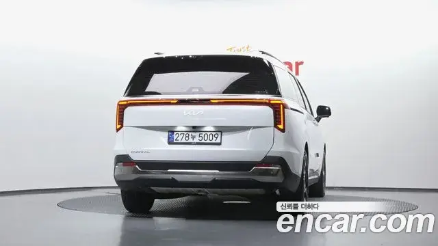 Kia Carnival 2024 — Photo 18/35