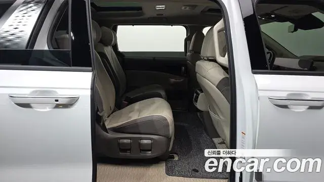 Kia Carnival 2024 — Photo 29/35