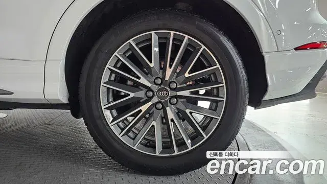 Audi Q3 2023 — ფოტო 24/31