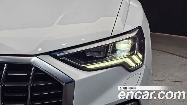 Audi Q3 2023 — ფოტო 23/31