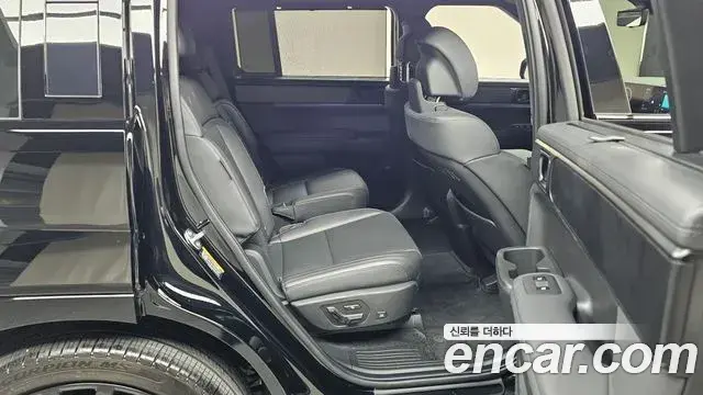 Hyundai Santa Fe 2025 — Photo 17/33
