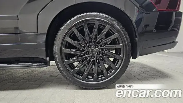 Hyundai Santa Fe 2025 — Photo 31/33