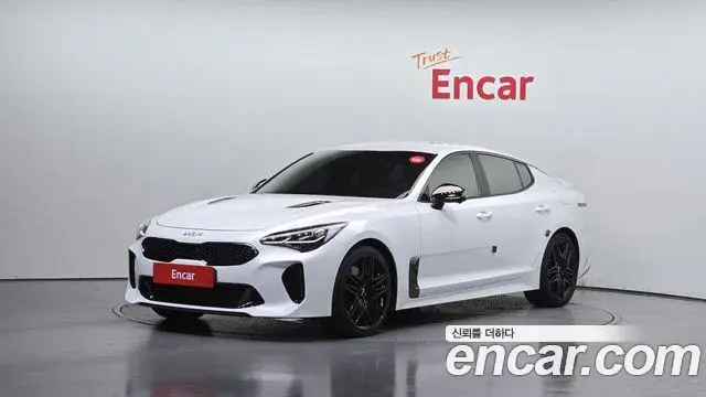 Kia Stinger 2022 — Фото 1/20