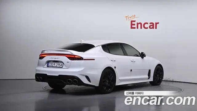 Kia Stinger 2022 — Фото 2/20